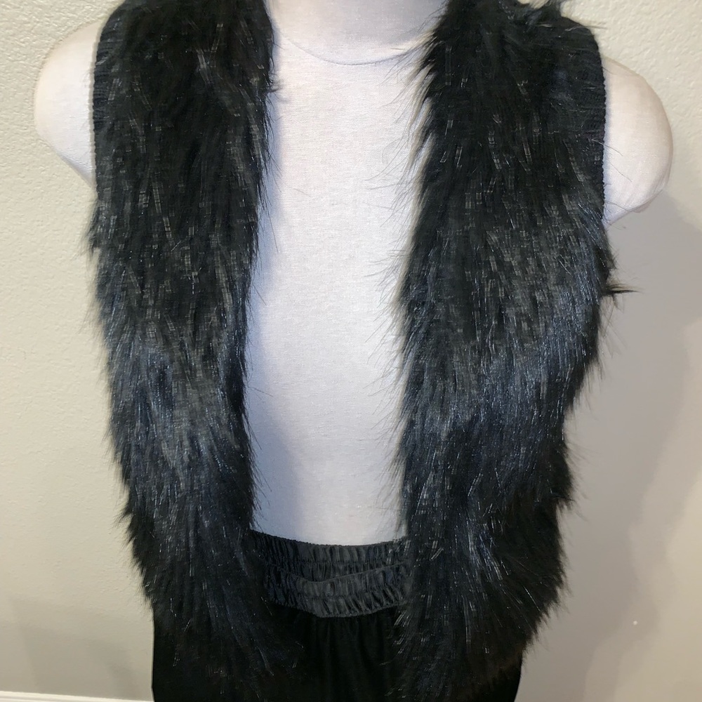 Black faux fur girl vest